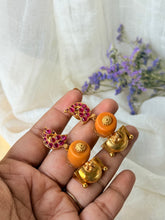 Load image into Gallery viewer, Vintage style statement earrings in sliver 925 in gold polish
