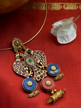 Load image into Gallery viewer, Statement vintage 925gold polish hasli with pendant-9
