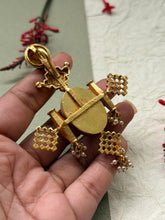Load image into Gallery viewer, Gold polished, vintage style pendant in silver 925
