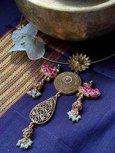 Load image into Gallery viewer, Statement vintage 925gold polish hasli with pendant-13
