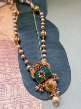 Load image into Gallery viewer, Vintage style pendant with pearl chain
