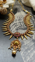 Load image into Gallery viewer, Statement vintage necklace
