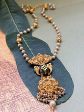 Load image into Gallery viewer, Vintage style pendant with pearl chain
