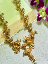 Load image into Gallery viewer, Statement vintage style pendant necklace

