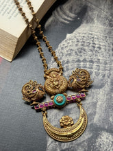 Load image into Gallery viewer, Statement vintage style pendant chain in silver 925 and gold polished
