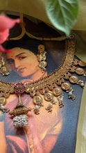 Load image into Gallery viewer, Statement vintage style kundan necklace set
