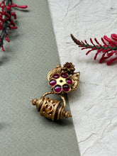 Load image into Gallery viewer, Gold polished, vintage style pendant in silver 925
