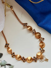 Load image into Gallery viewer, Vintage style necklace
