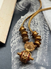 Load image into Gallery viewer, Kundan necklace in silver 925 and antique gold polish
