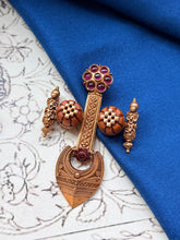 Load image into Gallery viewer, Vintage style statement pendant
