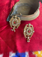 Load image into Gallery viewer, Silver 925 gold polish vintage kundan earrings
