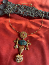 Load image into Gallery viewer, Statement vintage 925gold polish hasli with pendant-12
