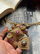 Load image into Gallery viewer, Statement vintage style pendant chain in silver 925 and gold polished
