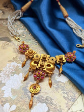 Load image into Gallery viewer, Vintage style statement pendant

