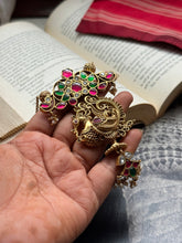 Load image into Gallery viewer, Statement vintage style pendant chain in silver 925 and gold polished
