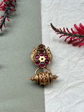 Load image into Gallery viewer, Gold polished, vintage style pendant in silver 925
