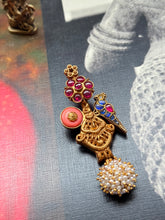 Load image into Gallery viewer, Vintage style statement pendant
