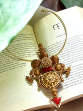 Load image into Gallery viewer, Vintage statement coral pendant hasli
