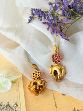 Load image into Gallery viewer, Vintage style statement earrings in sliver 925 in gold polish
