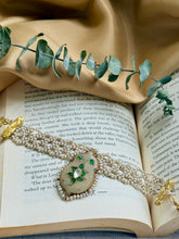Load image into Gallery viewer, Statement pearl choker
