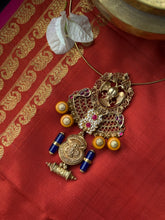 Load image into Gallery viewer, Statement vintage 925gold polish hasli with pendant-17
