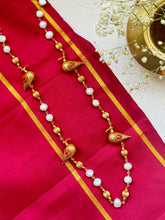 Load image into Gallery viewer, Pearls  &amp; birds necklace in gold tone
