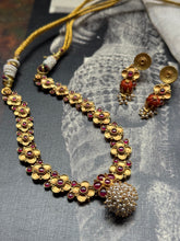 Load image into Gallery viewer, Statement vintage style necklace set
