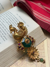 Load image into Gallery viewer, Vintage style statement pendant
