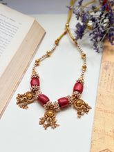 Load image into Gallery viewer, Pearl necklace handcrafted in silver 92.5 and gold polish
