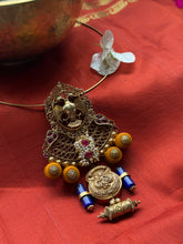 Load image into Gallery viewer, Statement vintage 925gold polish hasli with pendant-17
