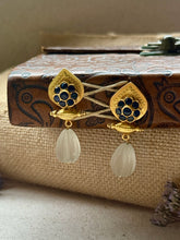 Load image into Gallery viewer, Silver 92.5 gold polish kundan earrings with onyx drops
