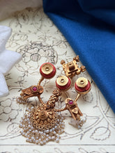 Load image into Gallery viewer, Vintage style statement pendant
