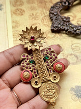 Load image into Gallery viewer, Vintage statement pendant with hasli
