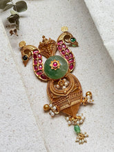 Load image into Gallery viewer, Vintage statement pendant hasli
