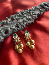 Load image into Gallery viewer, Silver 92.5 gold polish kundan earrings
