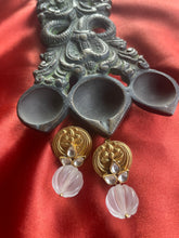 Load image into Gallery viewer, Silver 92.5 gold polish kundan earrings with onyx drops
