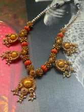 Load image into Gallery viewer, Vintage style statement necklace
