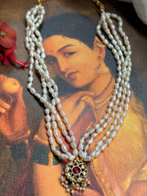 Load image into Gallery viewer, Pearl bunch kundan work necklace
