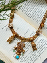 Load image into Gallery viewer, Statement vintage style necklace
