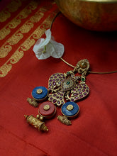 Load image into Gallery viewer, Statement vintage 925gold polish hasli with pendant-9
