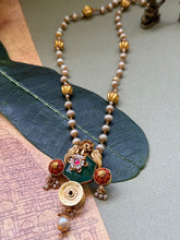 Load image into Gallery viewer, Vintage style pendant with pearl chain
