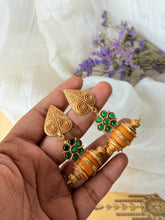 Load image into Gallery viewer, Vintage style statement earrings in sliver 925 in gold polish
