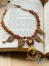 Load image into Gallery viewer, Coral necklace in silver 925 and gold polish

