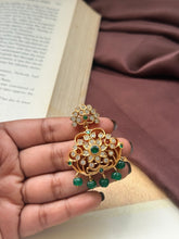 Load image into Gallery viewer, Vintage style pendant with cut stones
