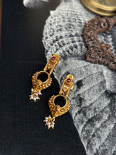 Load image into Gallery viewer, Vintage style (925 silver) earrings in gold polish
