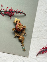 Load image into Gallery viewer, Gold polished, vintage style pendant in silver 925
