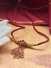 Load image into Gallery viewer, Kundan work pendant with threadwork
