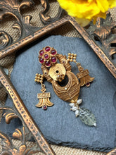 Load image into Gallery viewer, Statement vintage 925 gold polish pendant
