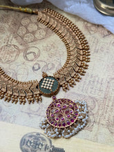 Load image into Gallery viewer, Statement vintage style necklace
