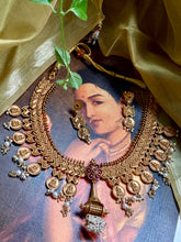Load image into Gallery viewer, Statement vintage style kundan necklace set
